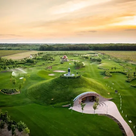 فندق Hungarikum 4*